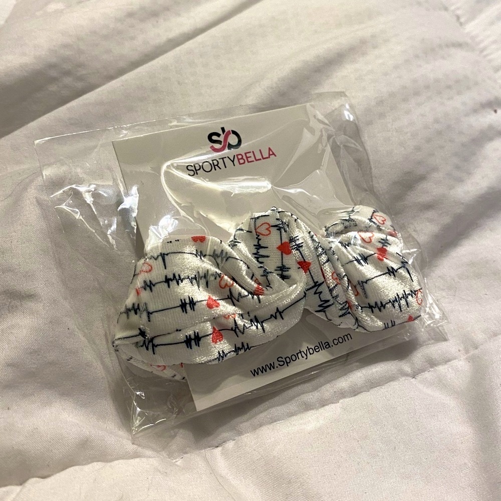 SportyBella Medical Themed Scrunchie/Hair Tie NWT🩺❤️